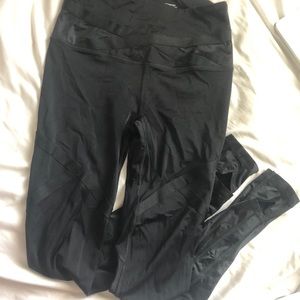 Black high waisted leggings!
